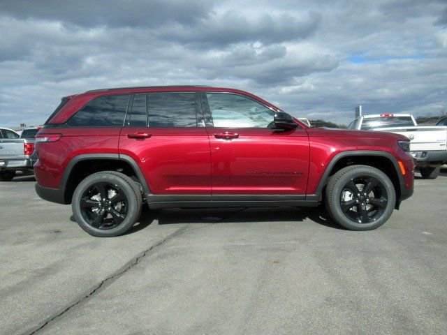 New 2025 Jeep Grand Cherokee Limited w/ Luxury Tech Group II image 12