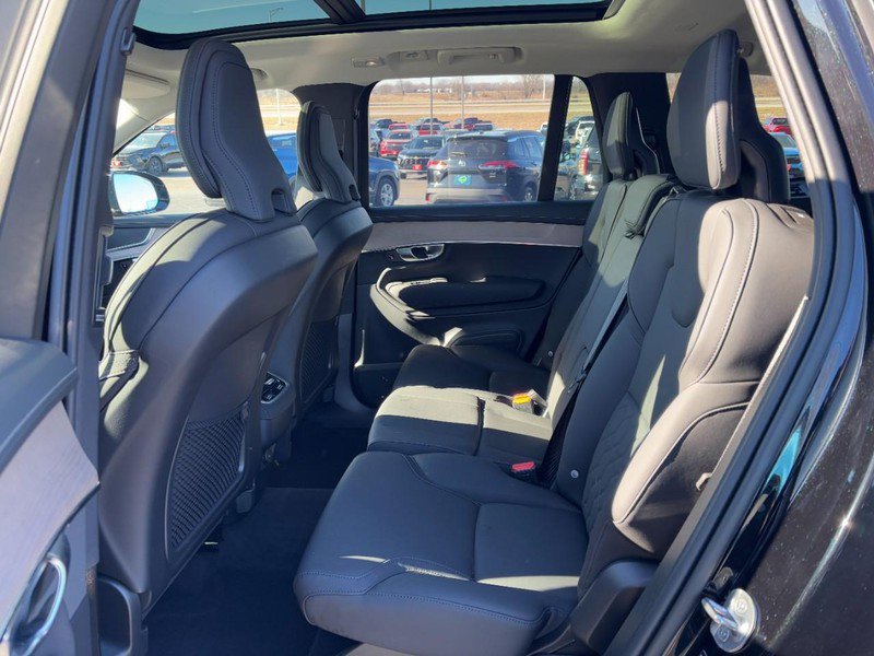 Used 2025 Volvo XC90 B6 Plus image 10