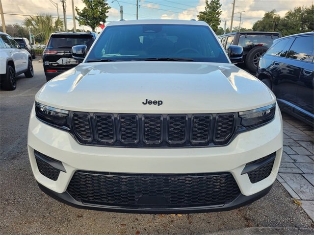 New 2025 Jeep Grand Cherokee Altitude image 18