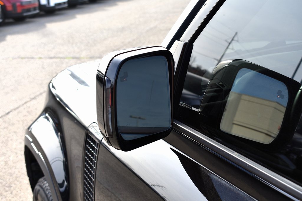 Used 2025 Land Rover Defender 110 S image 14