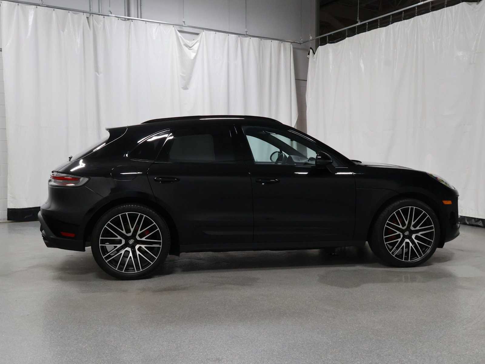 Certified 2023 Porsche Macan S AWD/4WD image 10