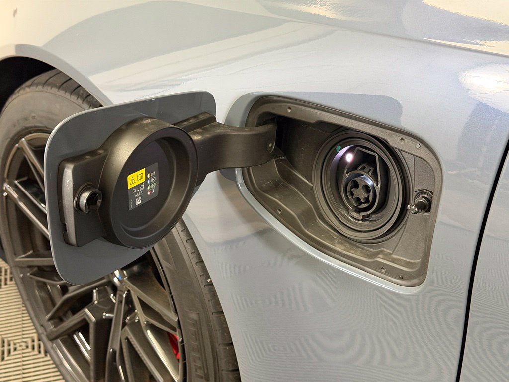 Used 2026 BMW M5 w/ Carbon Package AWD/4WD image 17