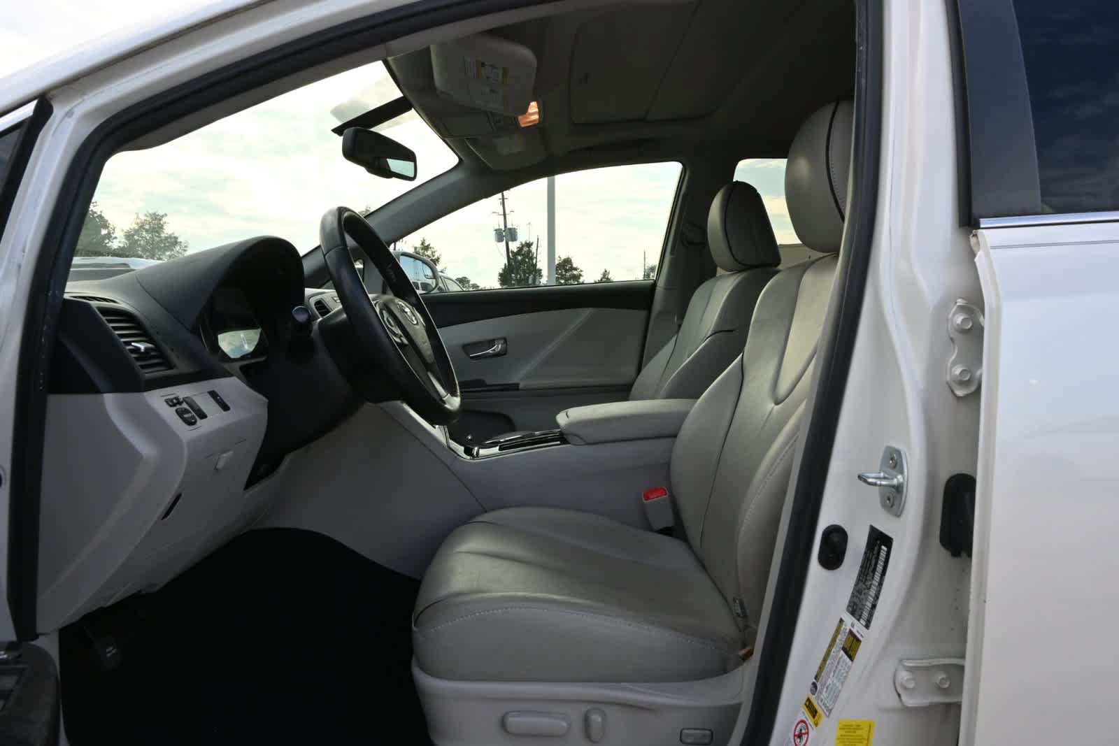 Used 2015 Toyota Venza XLE w/ XLE Premium Package FWD image 16