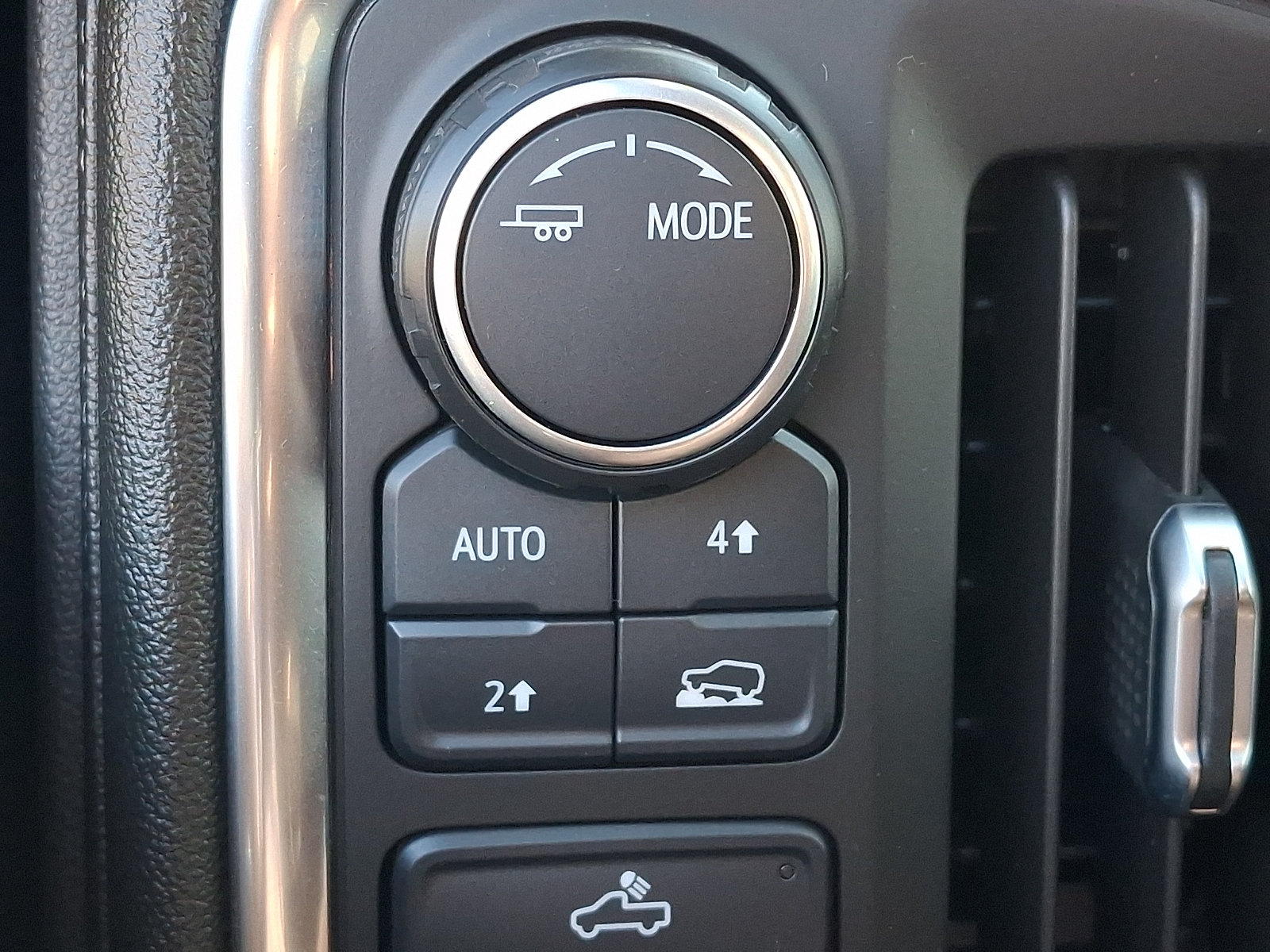 Used 2021 Chevrolet Silverado 1500 LT w/ Convenience Package II AWD/4WD image 23