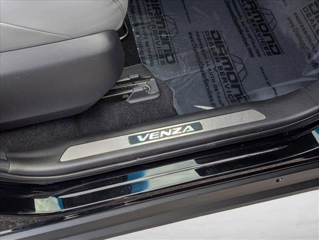 Used 2022 Toyota Venza XLE image 24