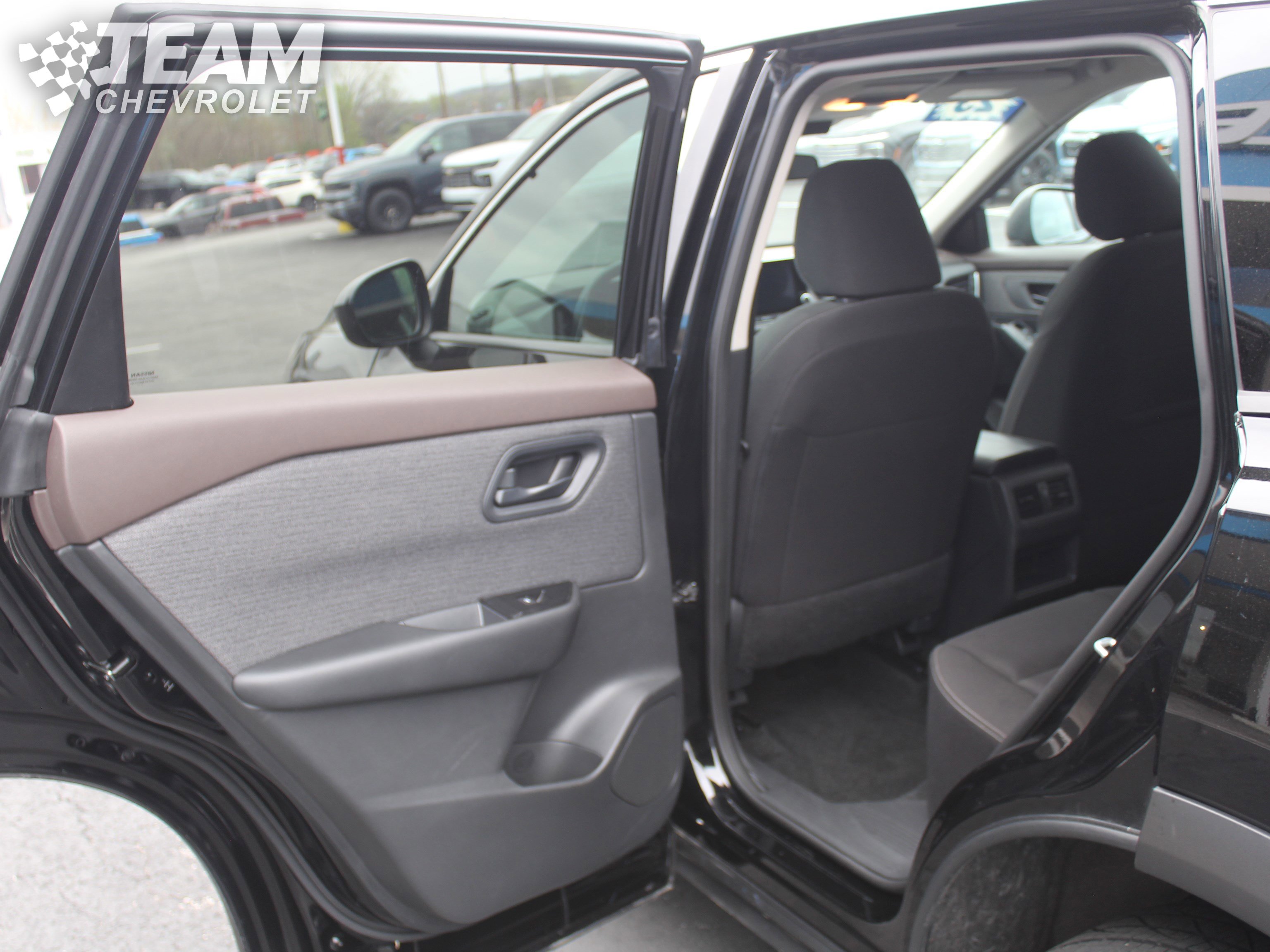 Used 2023 Nissan Rogue S AWD/4WD image 19