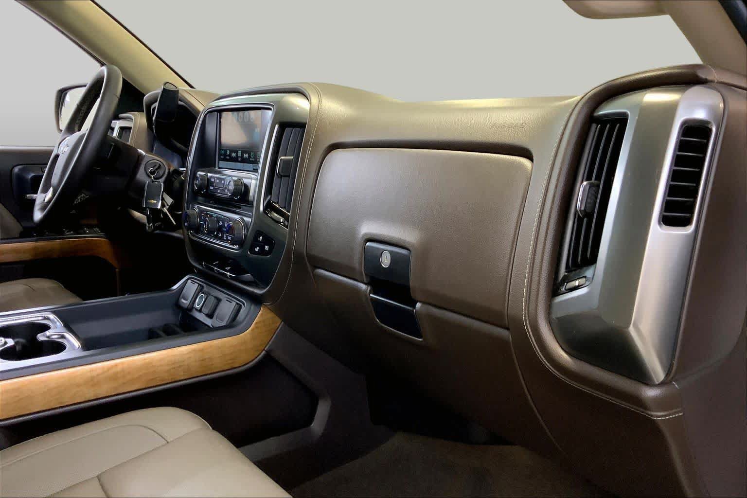 Used 2018 Chevrolet Silverado 1500 LTZ AWD/4WD image 18