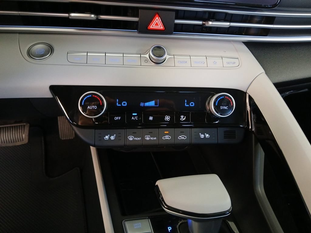 New 2026 Hyundai Elantra Limited FWD image 18