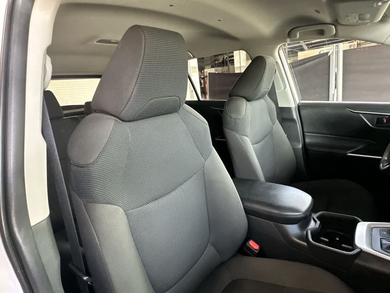 Used 2025 Toyota RAV4 LE AWD/4WD image 27