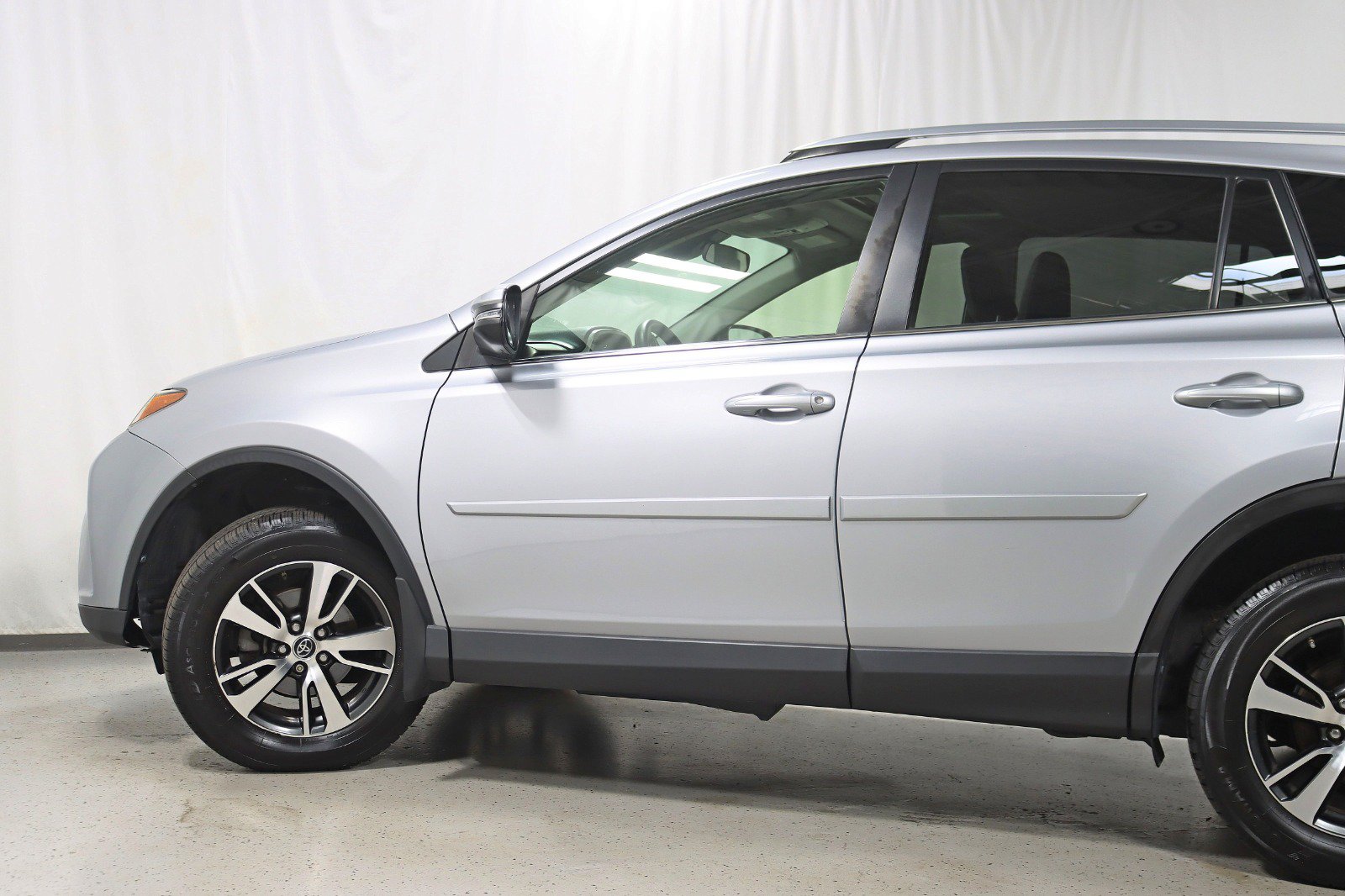 Used 2018 Toyota RAV4 XLE w/ Plus Extra Value Package AWD/4WD image 11