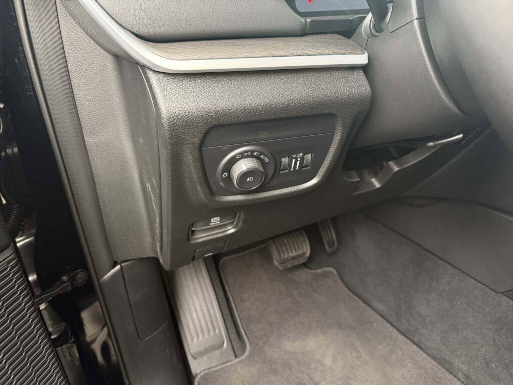 New 2025 Jeep Grand Cherokee Limited w/ Black Appearance Package image 21