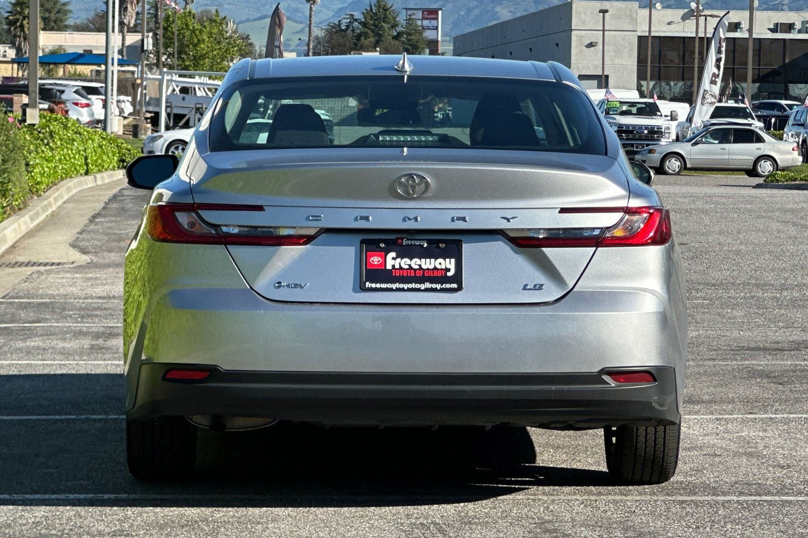 Used 2025 Toyota Camry LE image 5