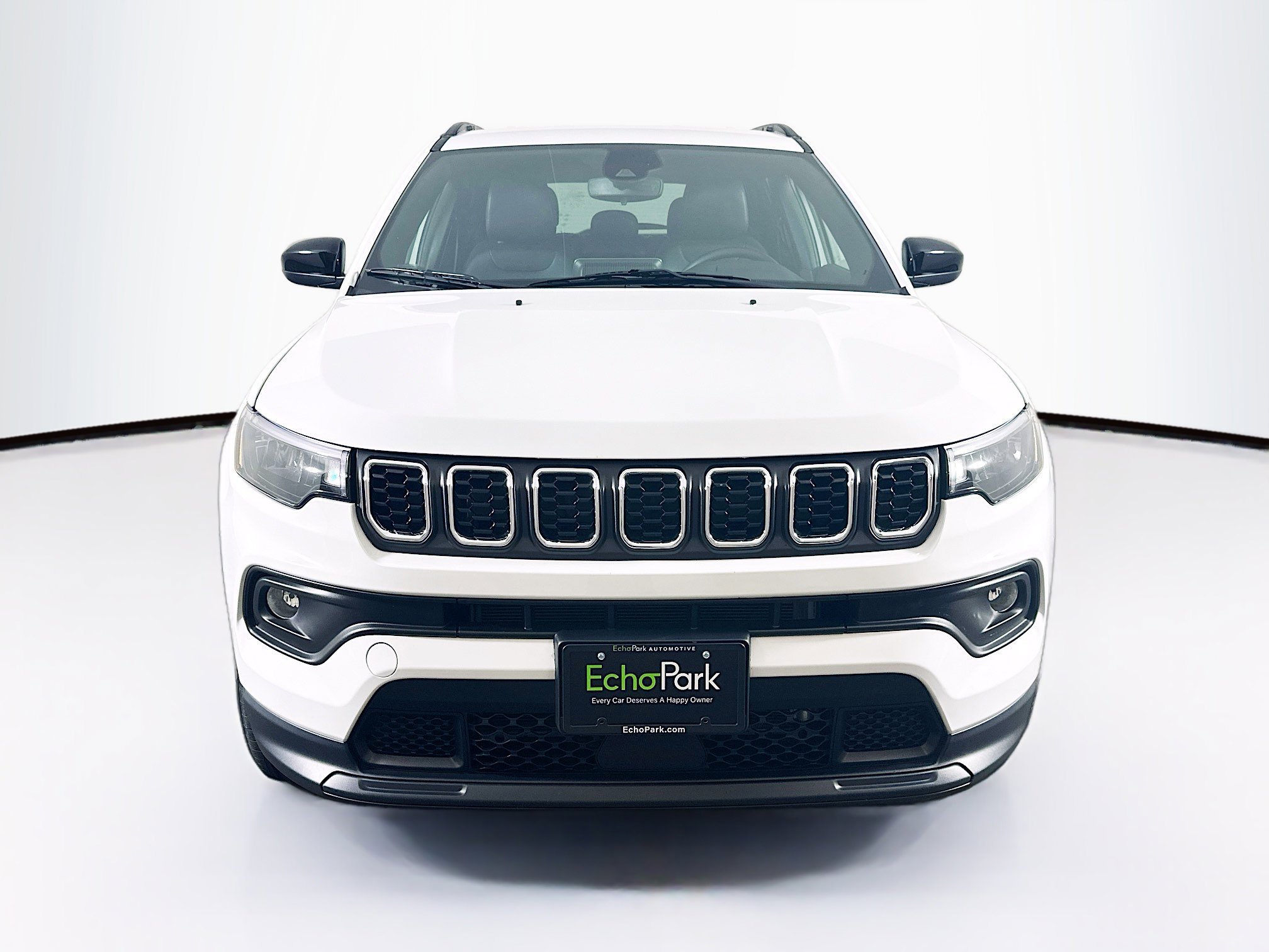 Used 2025 Jeep Compass Latitude image 2
