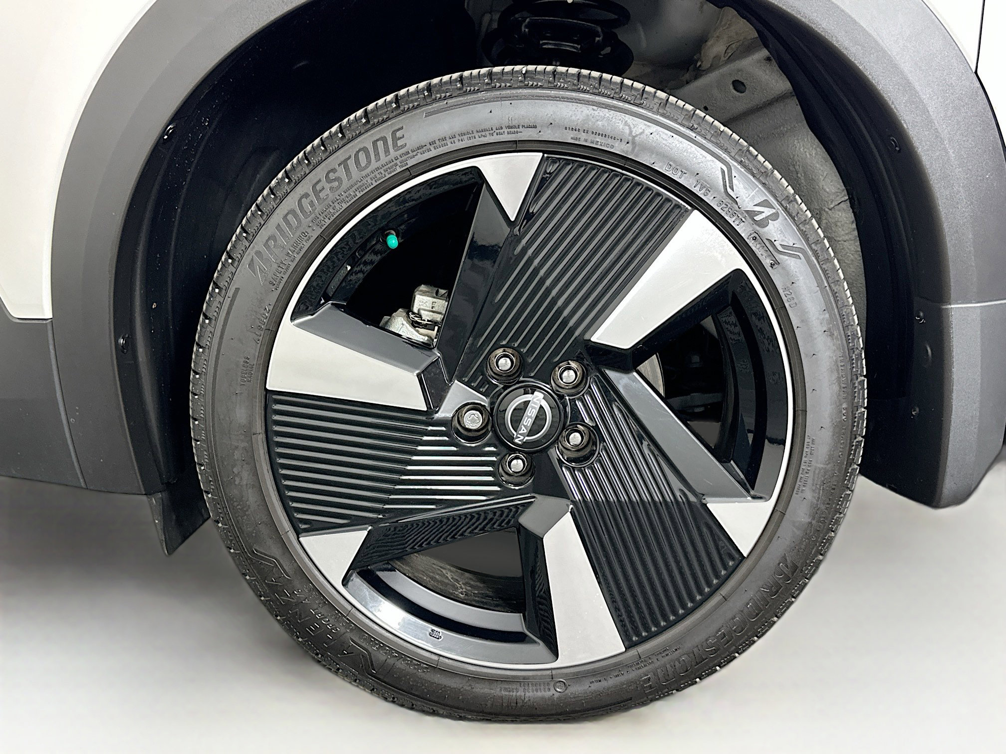 Used 2025 Nissan Kicks SR image 11