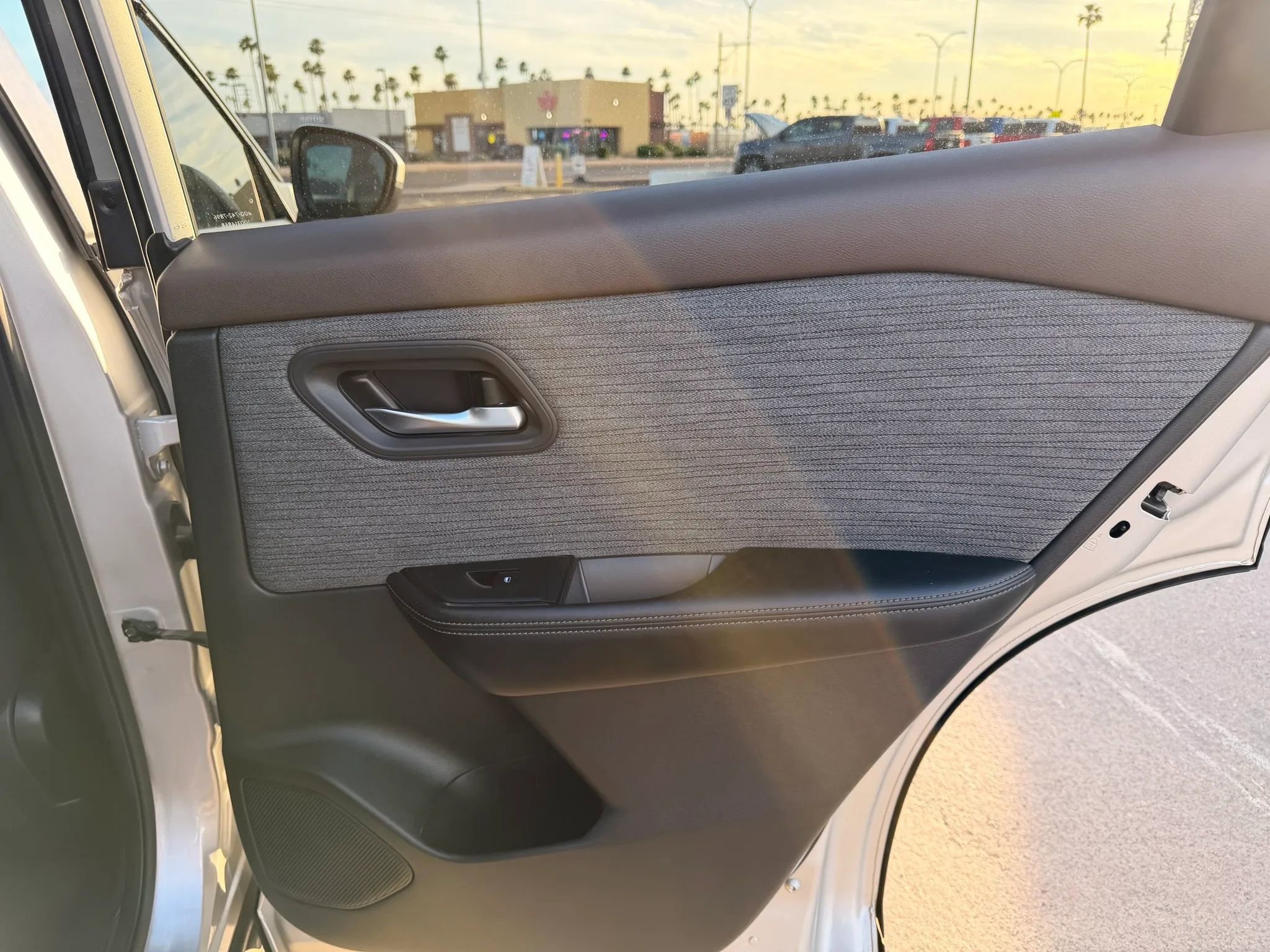 Used 2023 Nissan Rogue SV image 11