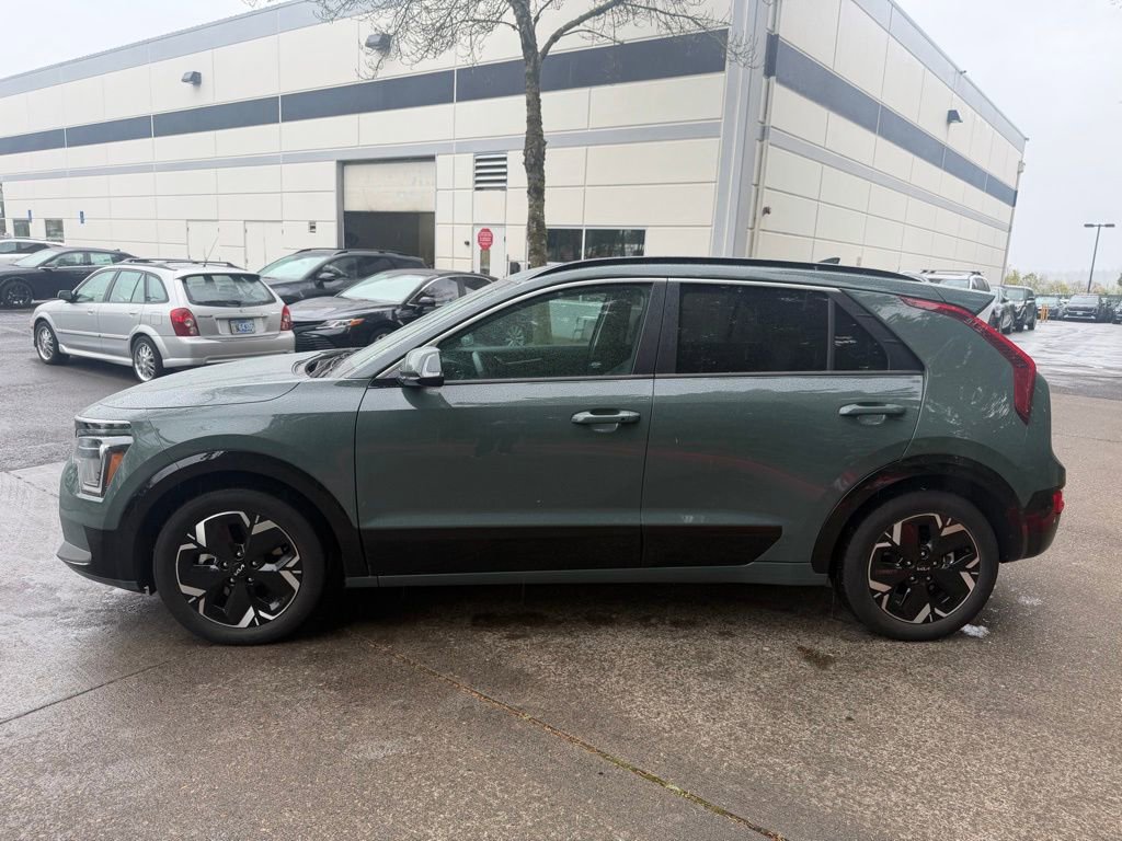 Used 2024 Kia Niro Wind w/ Wind Preserve Package FWD image 7