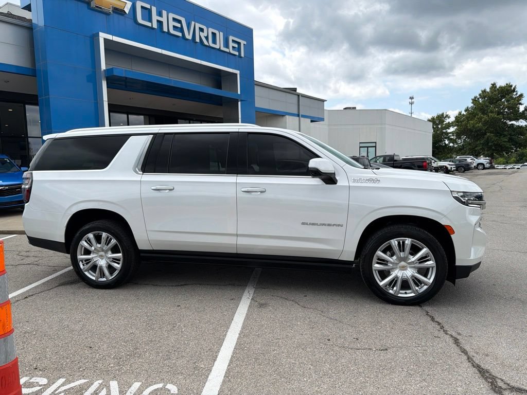 Used 2023 Chevrolet Suburban High Country w/ Premium Package 2 AWD/4WD image 2