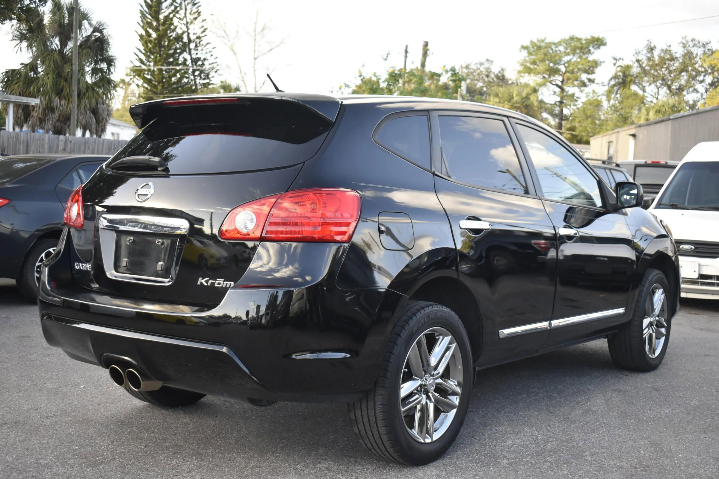 Used 2011 Nissan Rogue S Krom Edition image 7