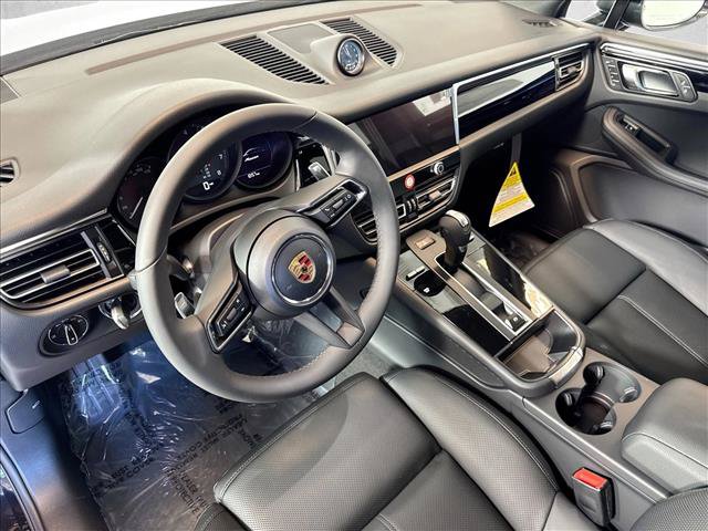 Certified 2026 Porsche Macan Turbo AWD/4WD image 4