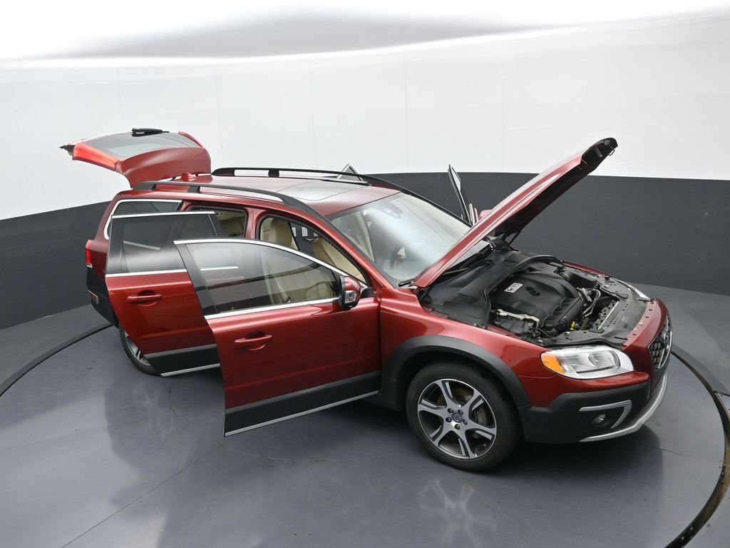 Used 2015 Volvo XC70 T6 w/ Proximity Package AWD/4WD image 37