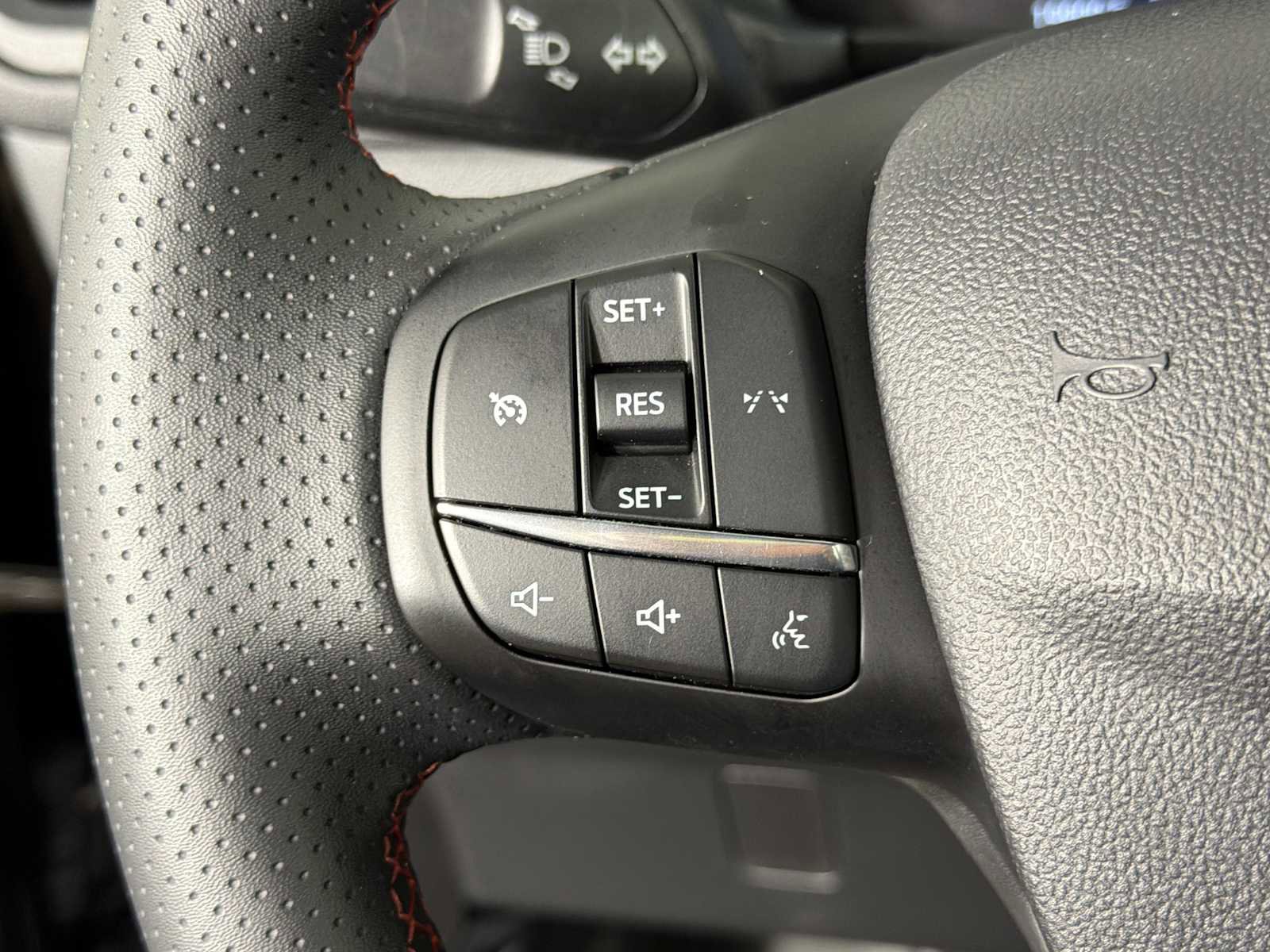 Used 2025 Ford Escape ST-Line image 46