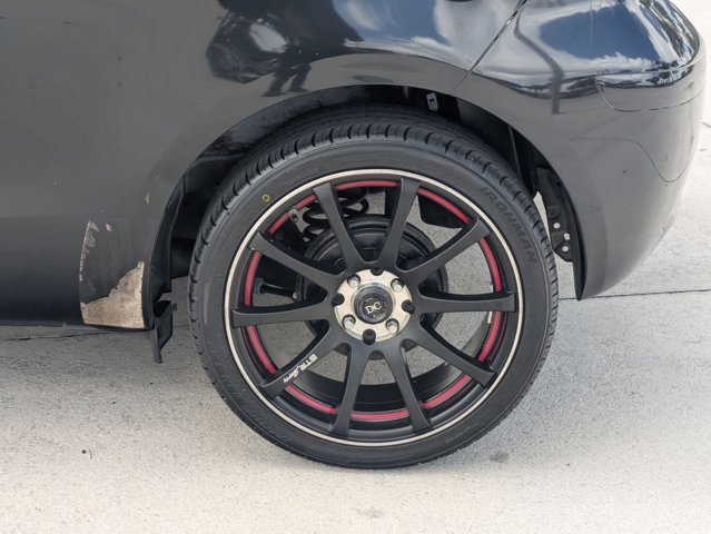 Used 2010 Toyota Yaris 2-Door Hatchback image 9