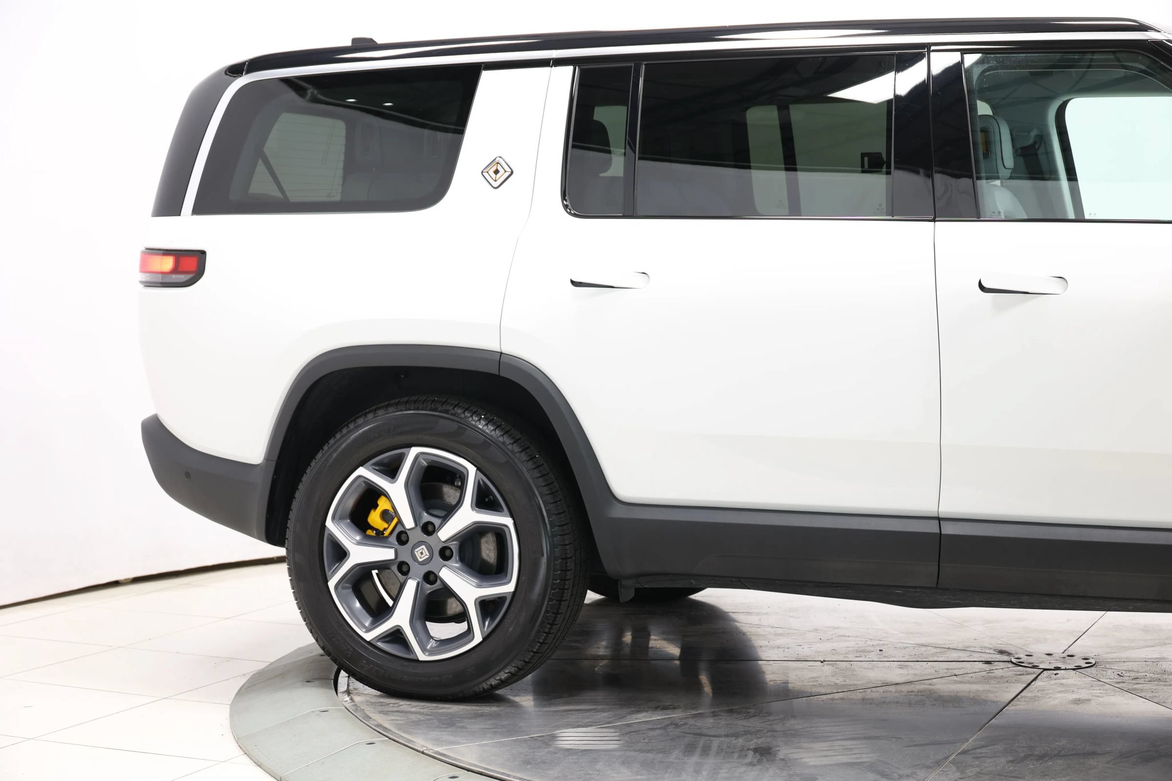 Used 2024 Rivian R1S Adventure Quad AWD/4WD image 78