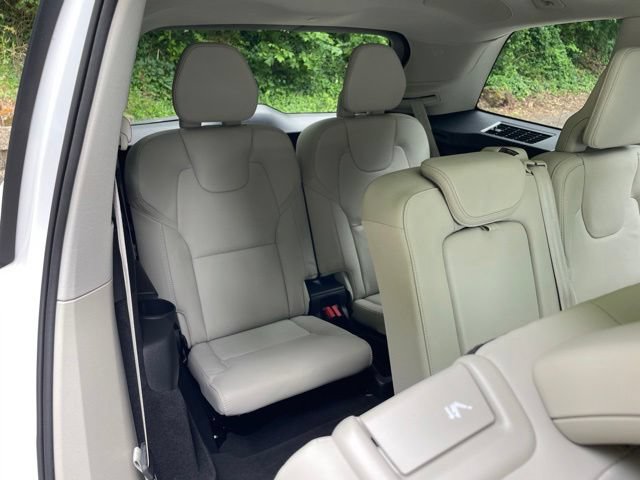 Certified 2025 Volvo XC90 T8 Ultra w/ Protection Package Premier AWD/4WD image 16