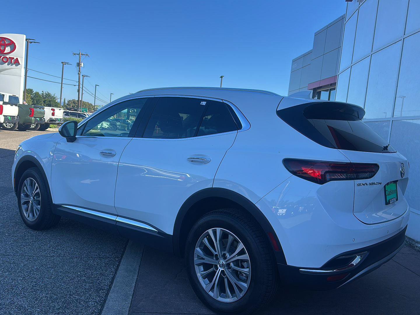 Used 2022 Buick Envision Preferred w/ Safety Package FWD image 2