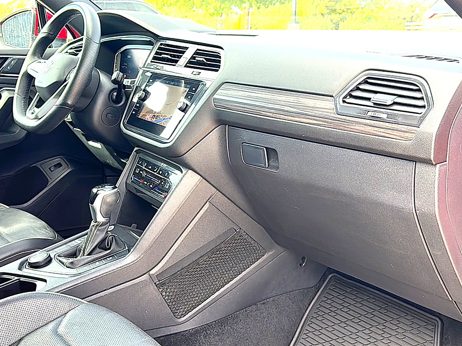 Used 2024 Volkswagen Tiguan SEL R-Line AWD/4WD image 25