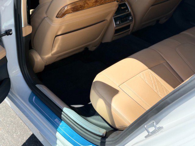 Used 2018 BMW 750i RWD image 28