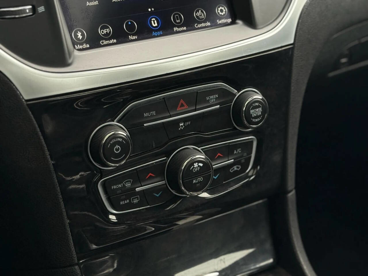 Used 2020 Chrysler 300 Limited image 9