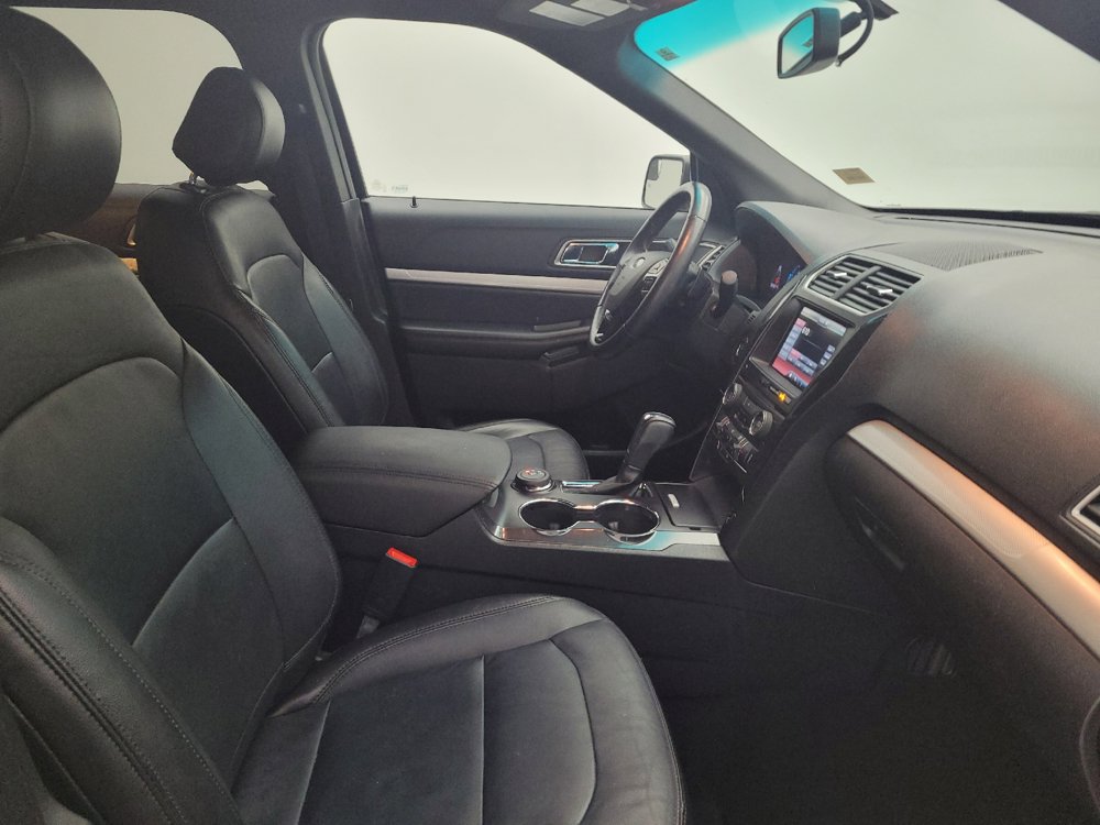 Used 2016 Ford Explorer XLT w/ Equipment Group 202A AWD/4WD image 21