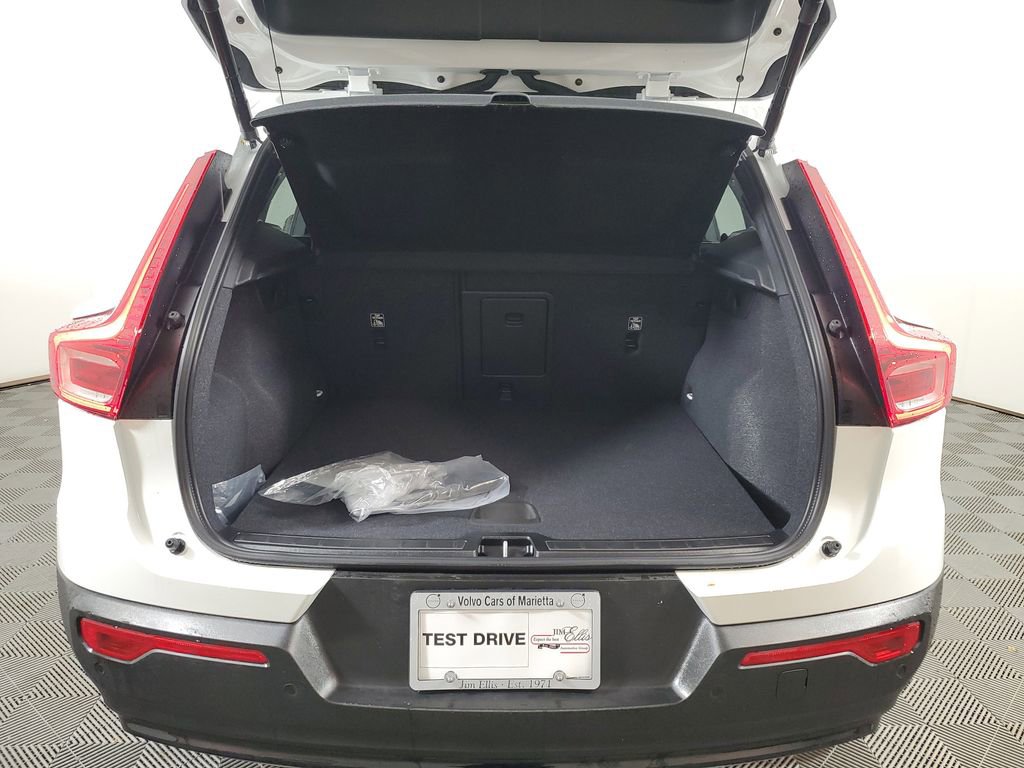 Certified 2026 Volvo XC40 B5 Core w/ Climate Package image 11