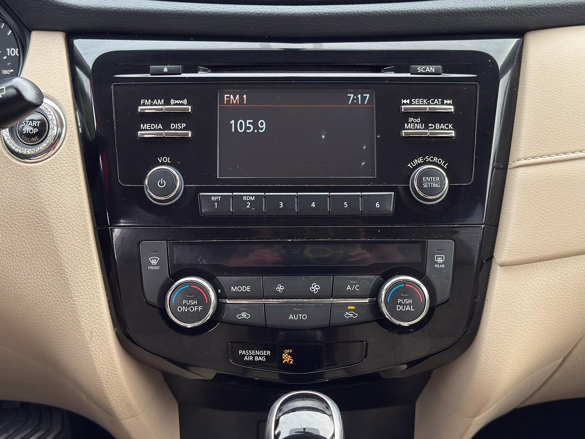 Used 2017 Nissan Rogue SV AWD/4WD image 25