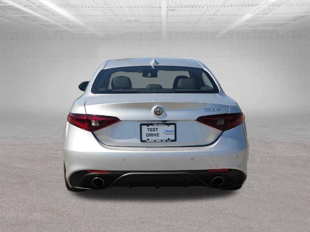 Used 2017 Alfa Romeo Giulia Ti w/ TI 19" Sport Package RWD image 8