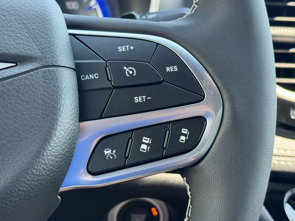 New 2027 Chrysler Pacifica Select FWD image 14
