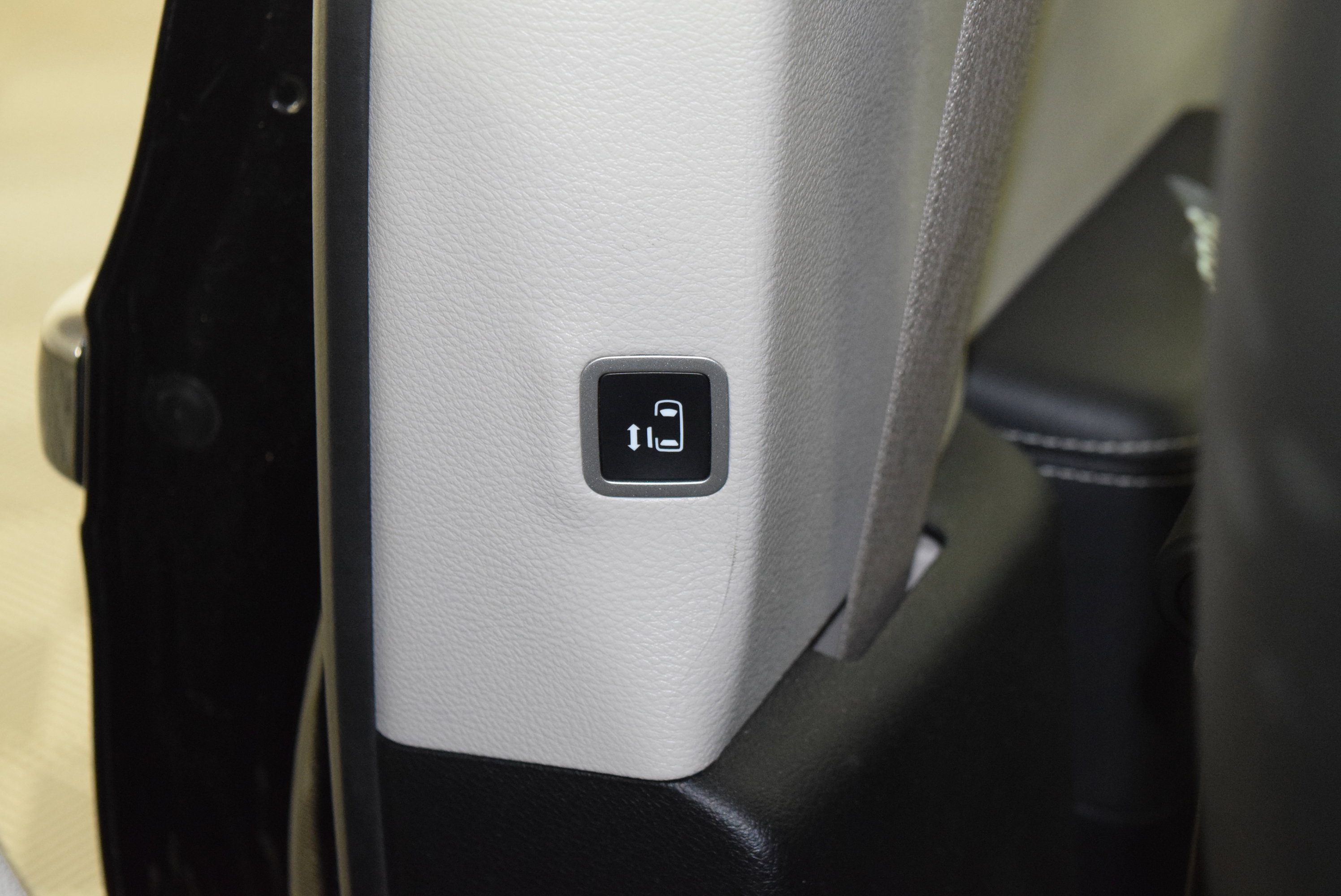 Used 2024 Chrysler Pacifica Touring-L image 30