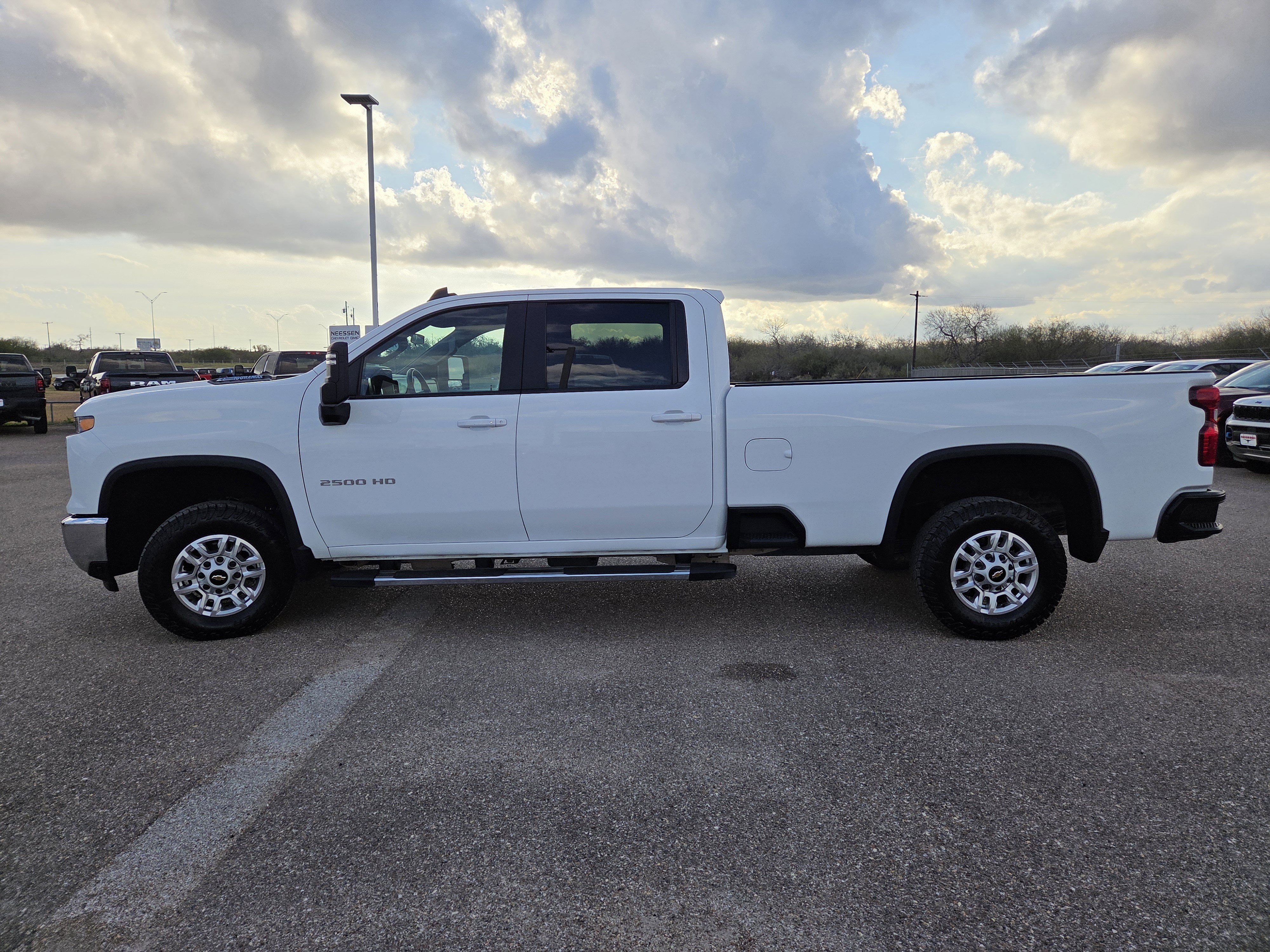 Used 2024 Chevrolet Silverado 2500 LT image 4