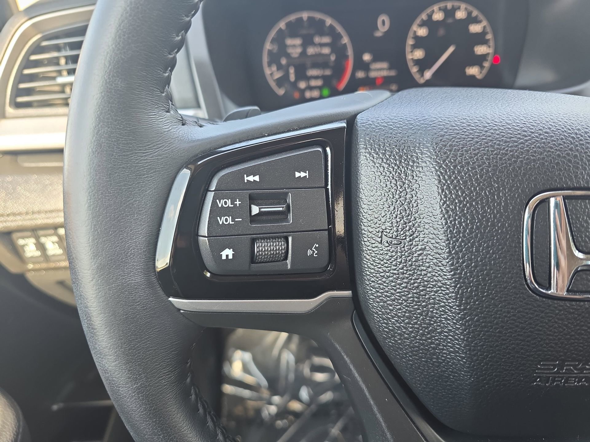 Used 2025 Honda Odyssey EX-L image 17