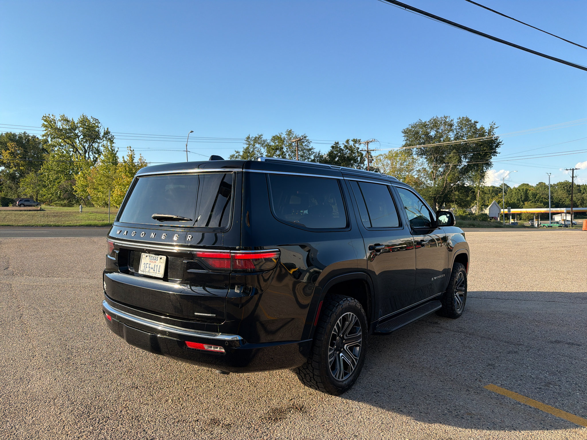 Used 2024 Jeep Wagoneer Series II w/ Convenience Group I AWD/4WD image 12
