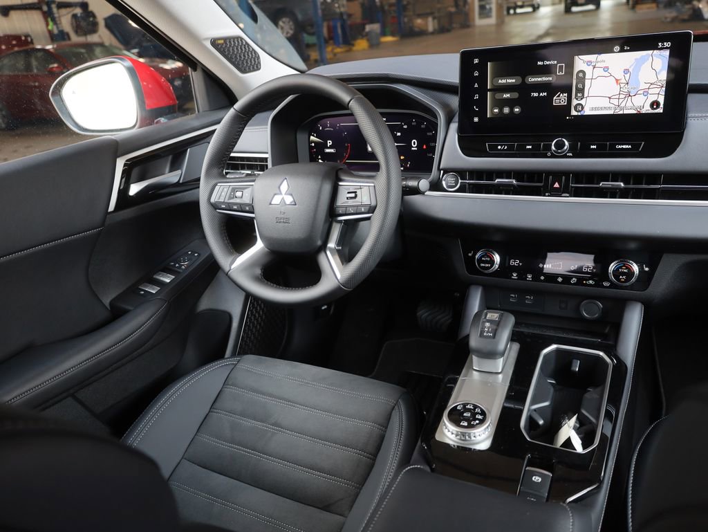 New 2025 Mitsubishi Outlander SE image 20