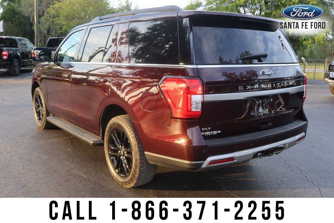 Used 2024 Ford Expedition XLT RWD image 3