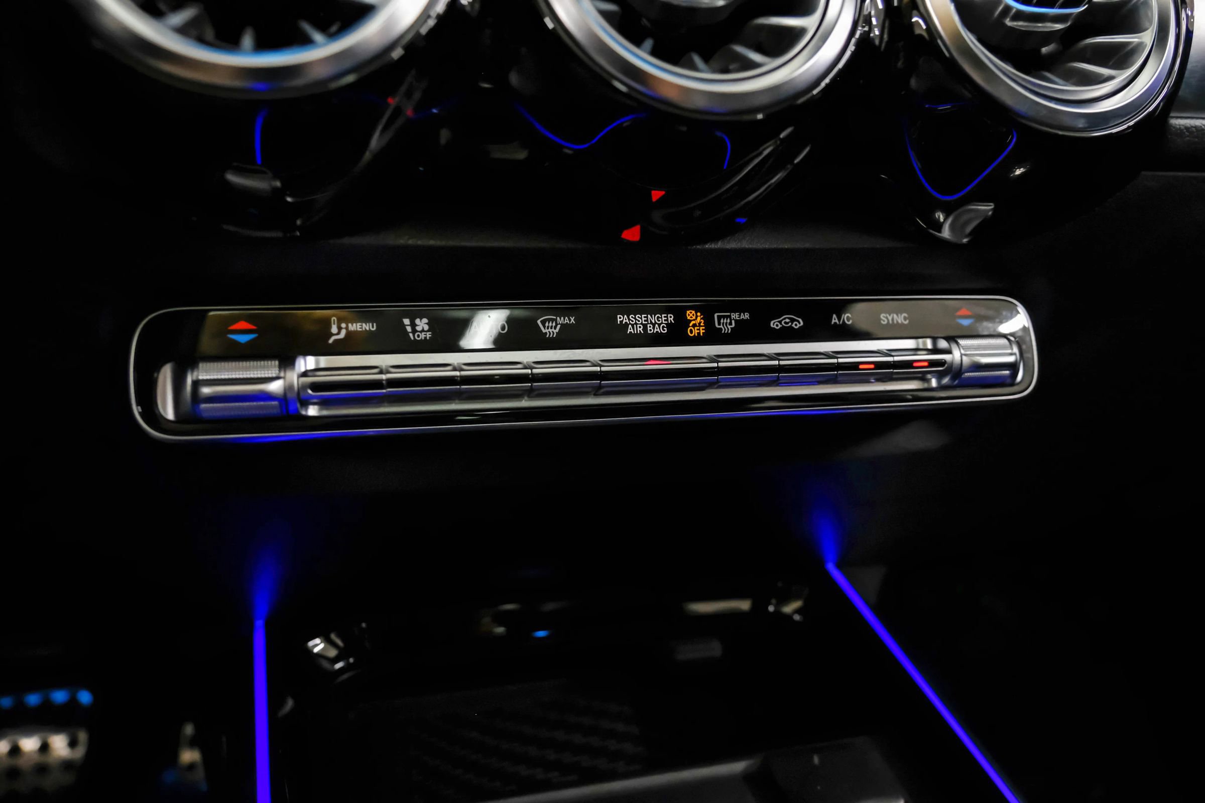 Used 2024 Mercedes-Benz GLB 35 AMG 4MATIC image 27