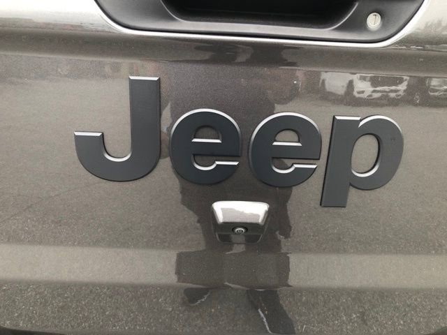 Used 2025 Jeep Gladiator Willys AWD/4WD image 14