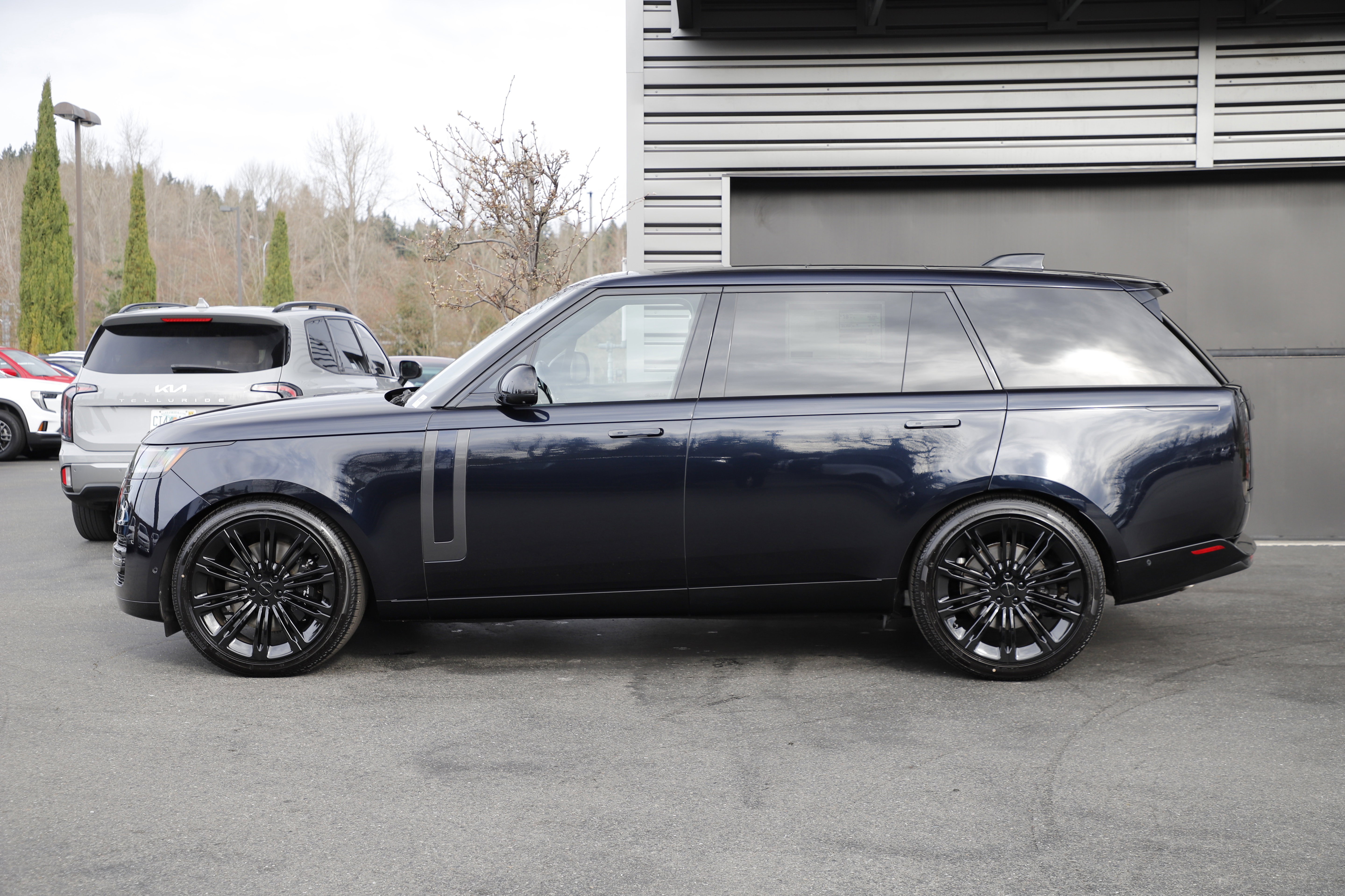 New 2026 Land Rover Range Rover Long Wheelbase SE AWD/4WD image 3