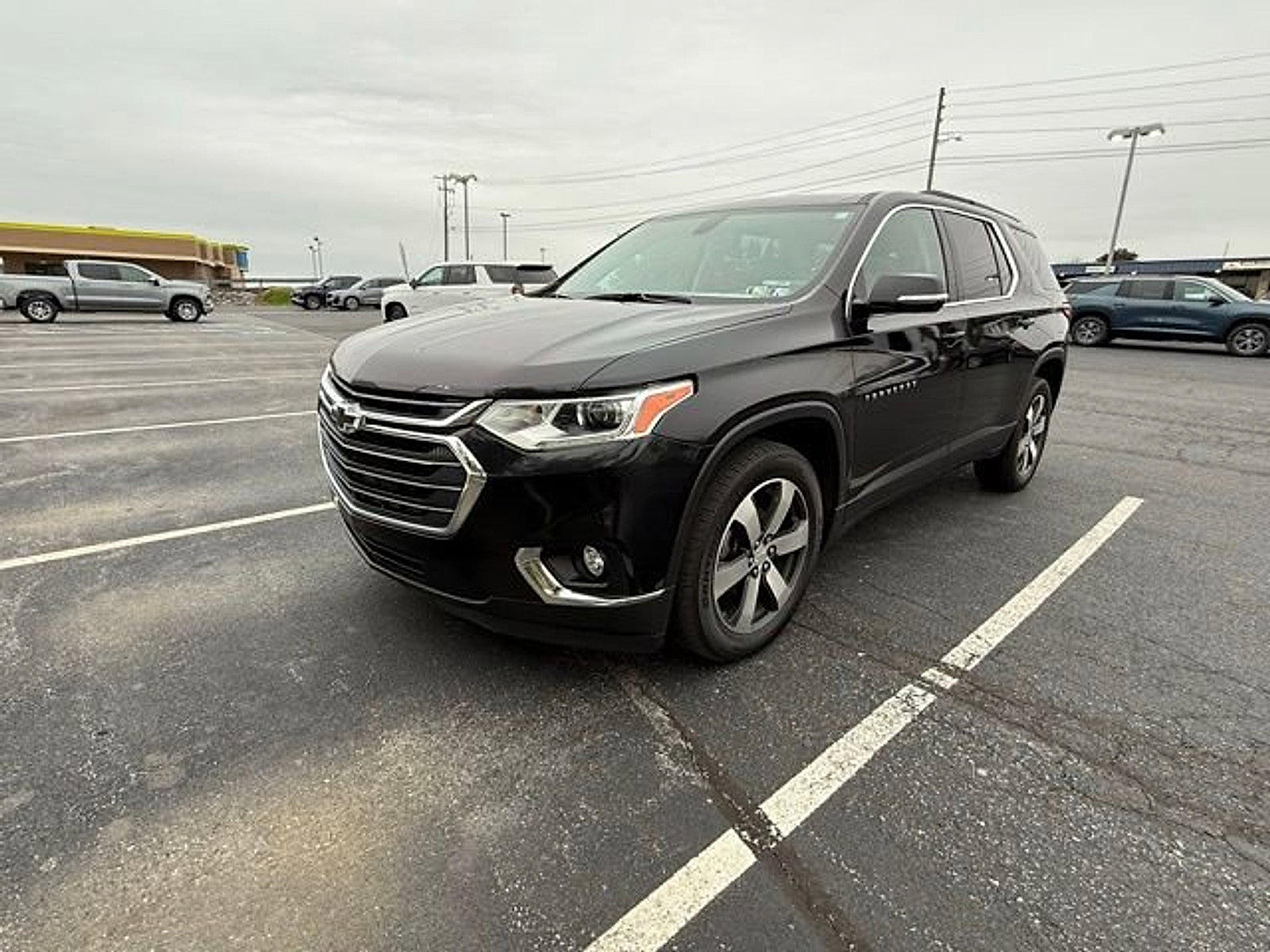 Used 2019 Chevrolet Traverse LT w/ LT Premium Package AWD/4WD image 2