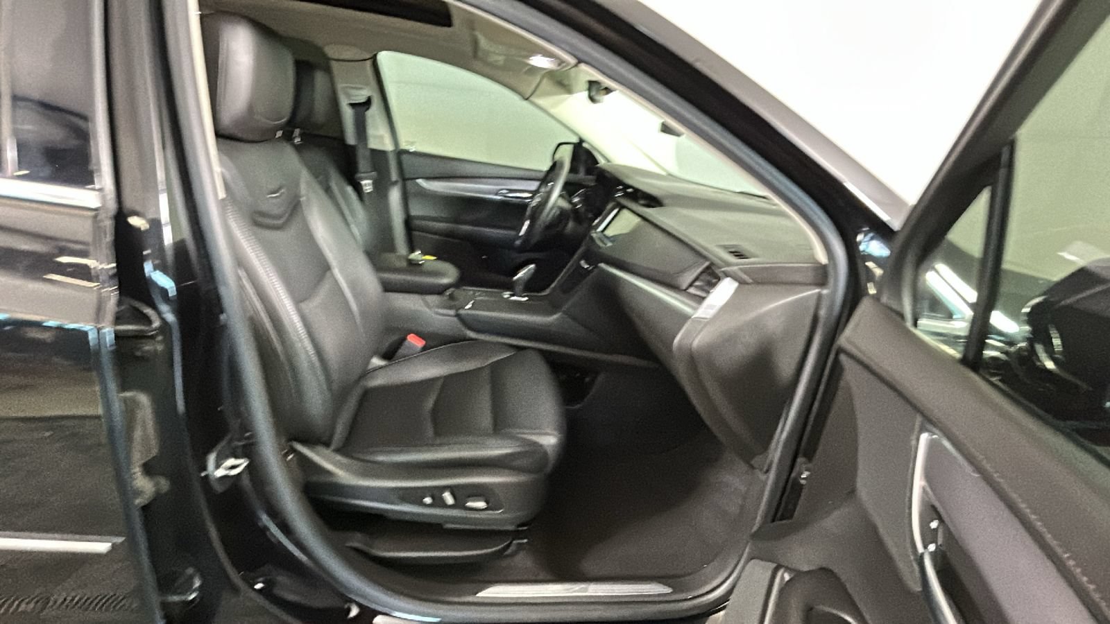 Used 2017 Cadillac XT5 Luxury AWD/4WD image 36
