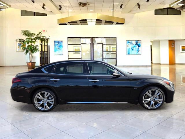 Used 2017 INFINITI Q70 L 3.7 w/ Deluxe Touring Package RWD image 4