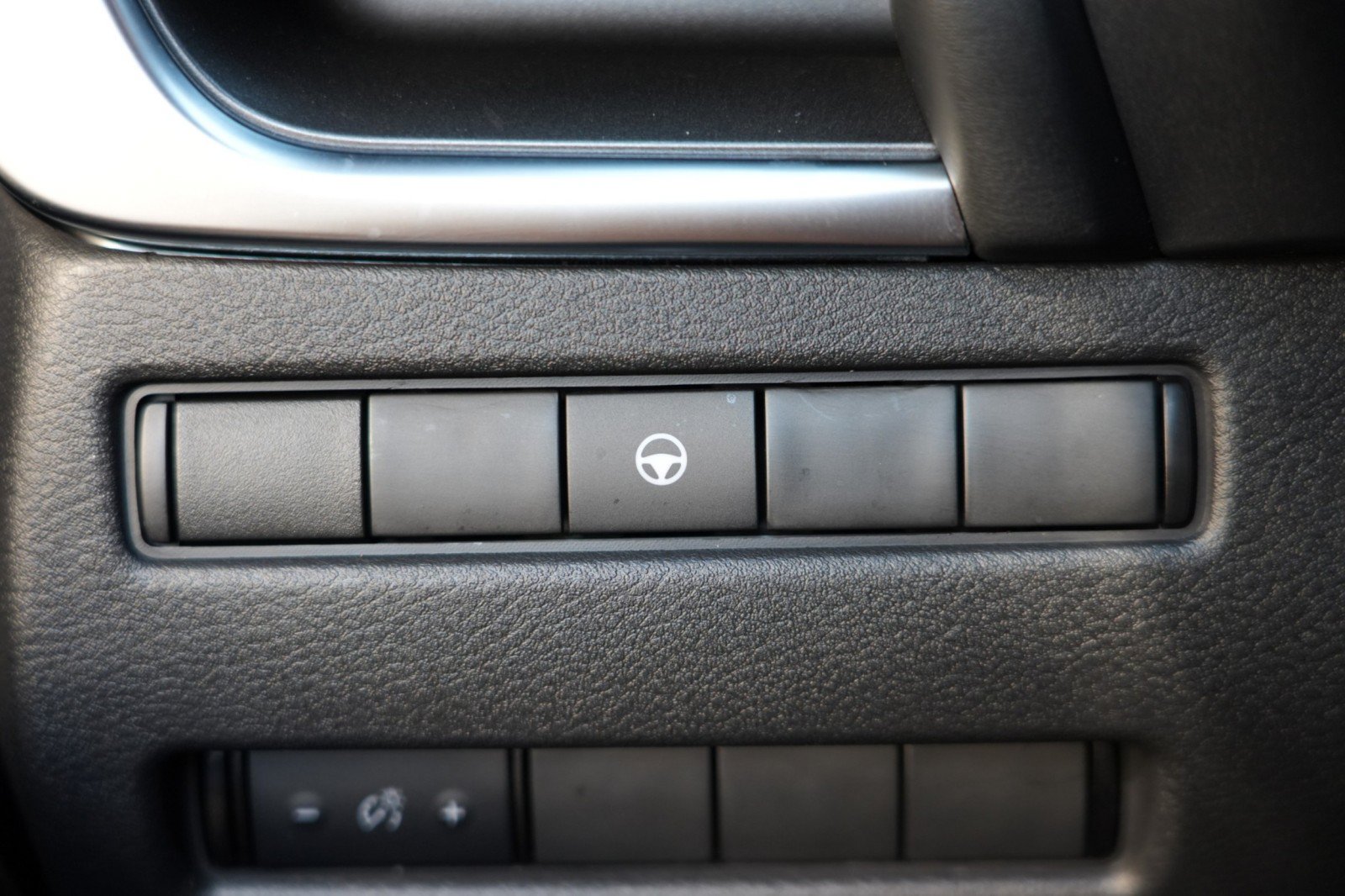 Used 2022 Nissan Rogue SV AWD/4WD image 16